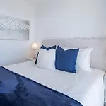 Modern 2 Bedroom With Panoramic Sea Views Lejlighed