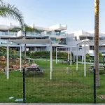 Modern 2 Bedroom With Panoramic Sea Views *